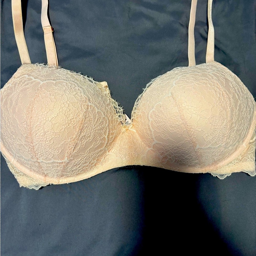 Victoria’s Secret Elegant Lace Bra in Pink